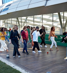 Yeni Bir Söz Söylemek Lazım / Akmerkez